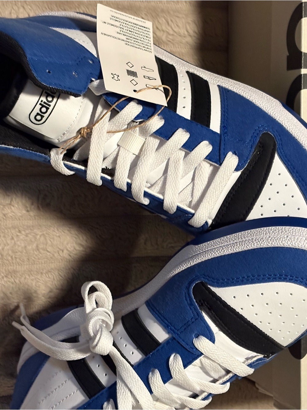 Adidas Blue & White Low-Top Sneakers boys size 6 BNWT AT-7/57